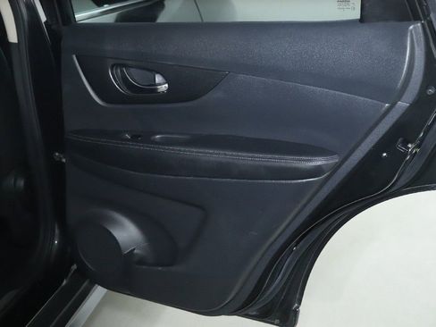 Used 2017 Nissan Rogue SV w/ SV Premium Package AWD/4WD image 32
