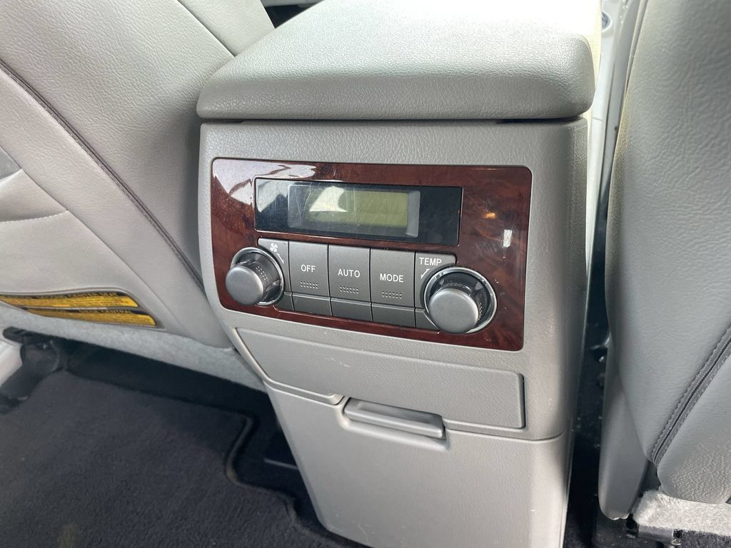 Used 2011 Toyota Highlander Limited w/ Tow Pkg FWD image 24