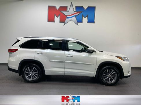 Used 2017 Toyota Highlander XLE image 1