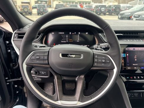 New 2026 Jeep Grand Cherokee Limited image 10