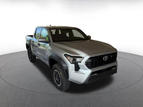 Used 2025 Toyota Tacoma TRD Off-Road image 3