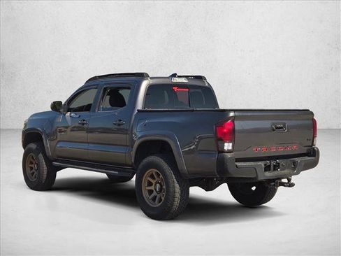 Used 2018 Toyota Tacoma SR5 image 7