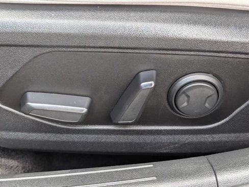 Used 2025 Hyundai Elantra Limited FWD image 18