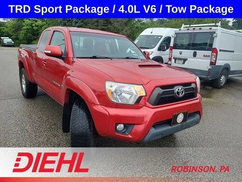Used 2012 Toyota Tacoma 4x4 Access Cab V6 w/ TRD Sport Pkg image 4