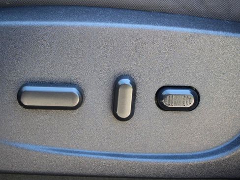 Used 2018 Ford C-MAX SE w/ Cold Weather Package FWD image 15