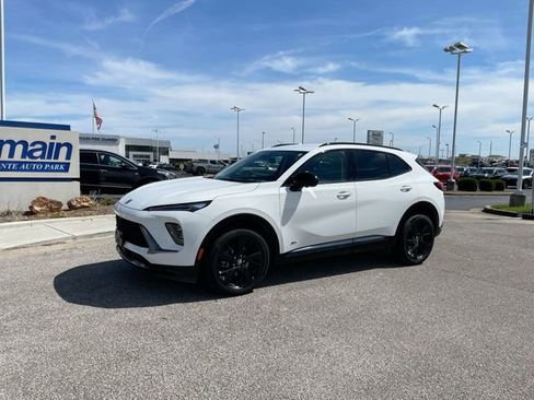 Used 2025 Buick Envision Sport Touring AWD/4WD image 2