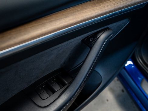 Used 2023 Tesla Model 3 Standard Range image 30