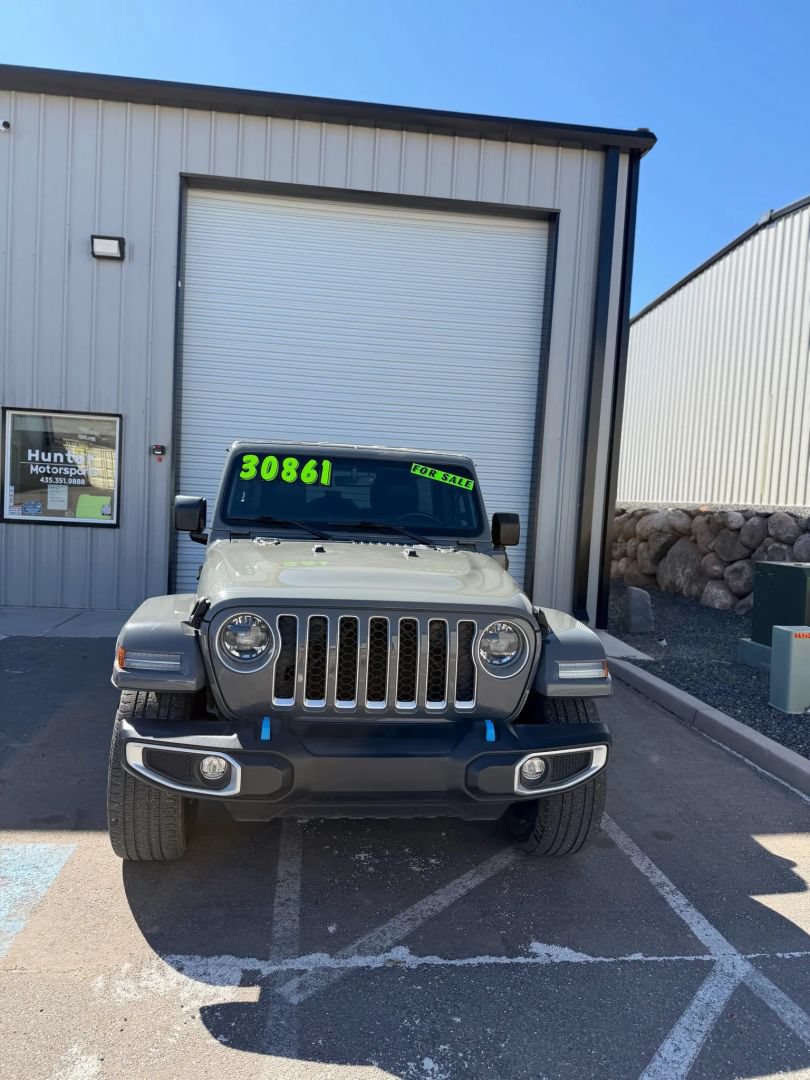 Used 2023 Jeep Wrangler Unlimited Sahara w/ Cold Weather Group AWD/4WD image 8