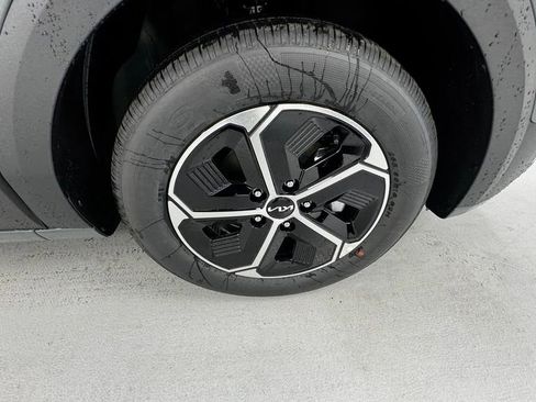 New 2026 Kia Niro EX FWD image 9