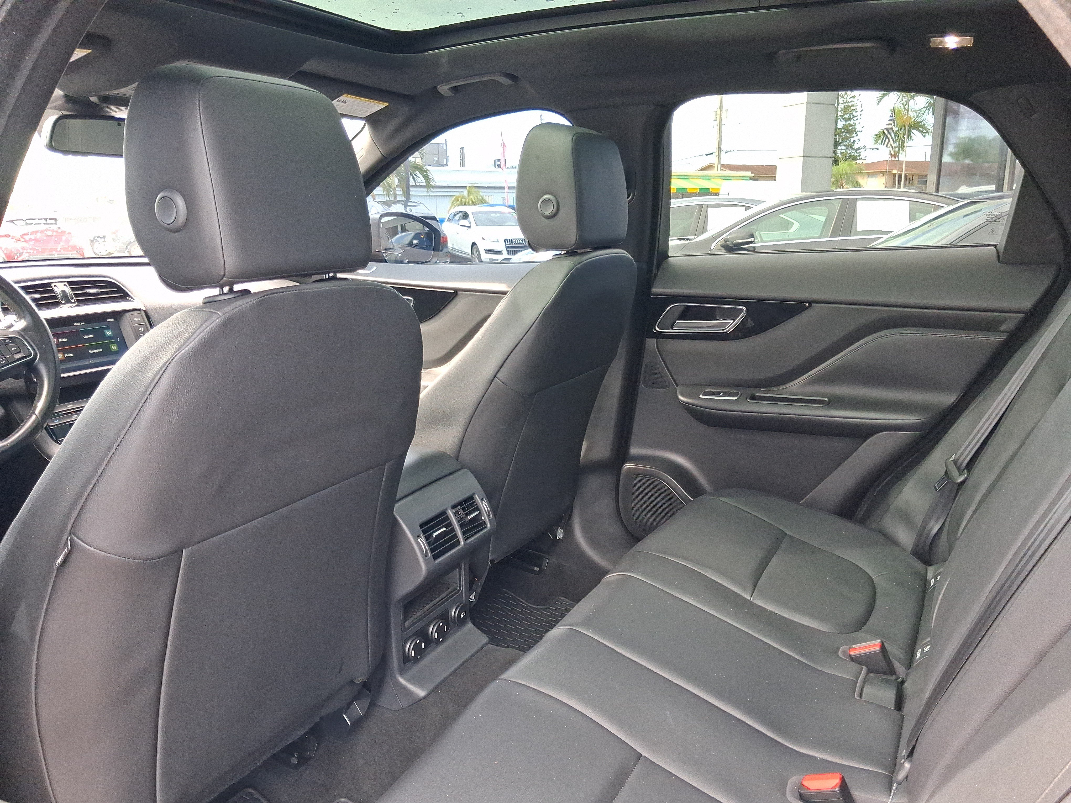 Used 2018 Jaguar F-PACE Premium AWD/4WD image 21