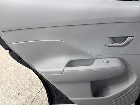 Used 2025 Hyundai Kona SEL image 11