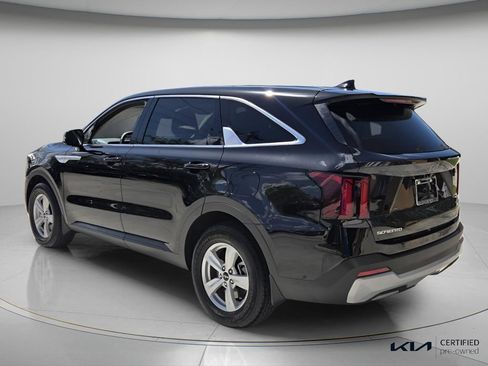 Certified 2026 Kia Sorento LX FWD image 8