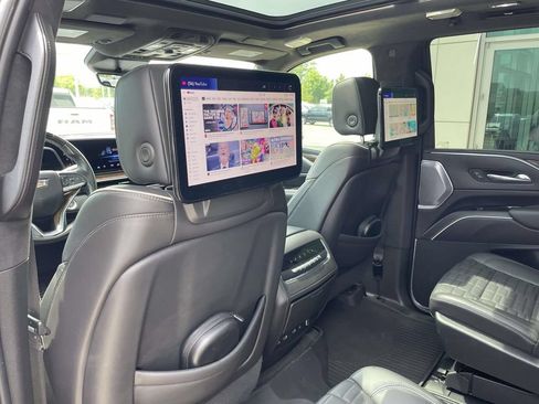 Used 2022 Cadillac Escalade Sport Platinum w/ Heavy-Duty Trailer Package AWD/4WD image 12