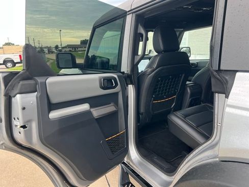Used 2023 Ford Bronco Badlands w/ Sasquatch Package AWD/4WD image 37