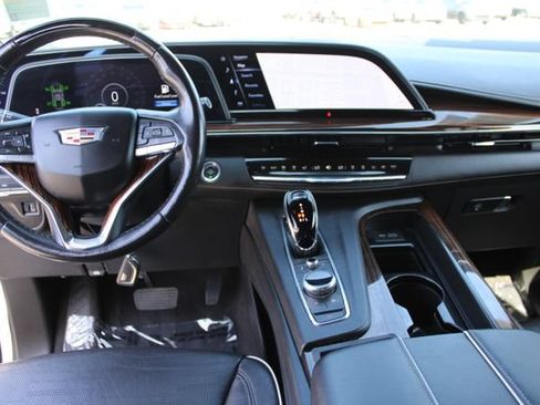 Used 2023 Cadillac Escalade Premium Luxury AWD/4WD image 15