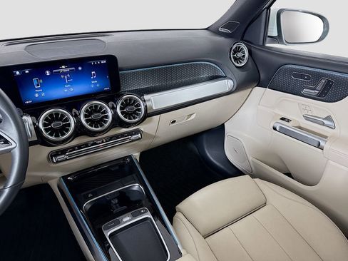 Used 2024 Mercedes-Benz GLB 250 4MATIC image 23