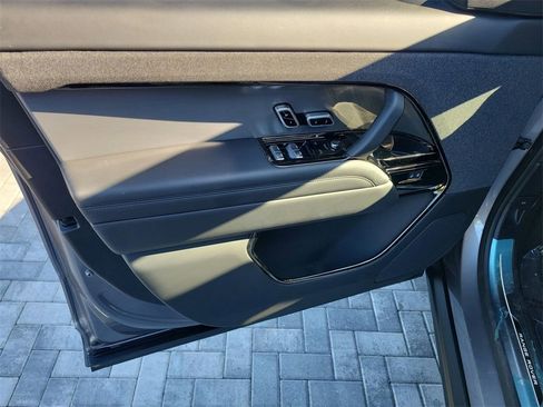 Certified 2025 Land Rover Range Rover Sport SE image 23