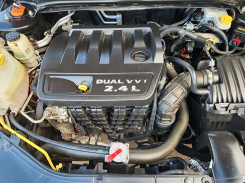 Used 2014 Dodge Avenger SE FWD image 30