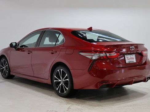 Used 2019 Toyota Camry SE FWD image 6