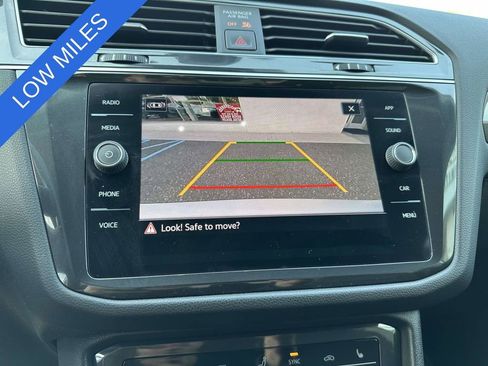 Used 2024 Volkswagen Tiguan SE image 29