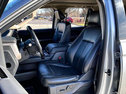 Used 2022 Ford Expedition Max XLT image 7