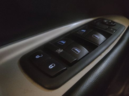 Used 2019 Dodge Journey SE FWD image 27