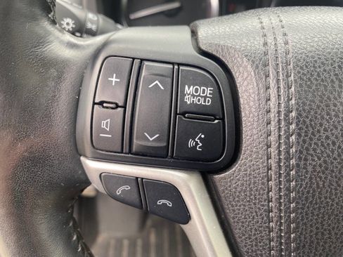 Used 2017 Toyota Highlander AWD V6 image 42