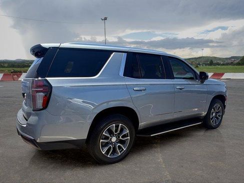 Used 2024 Chevrolet Tahoe LS RWD image 3