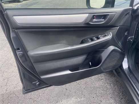 Used 2019 Subaru Outback 2.5i Premium image 10