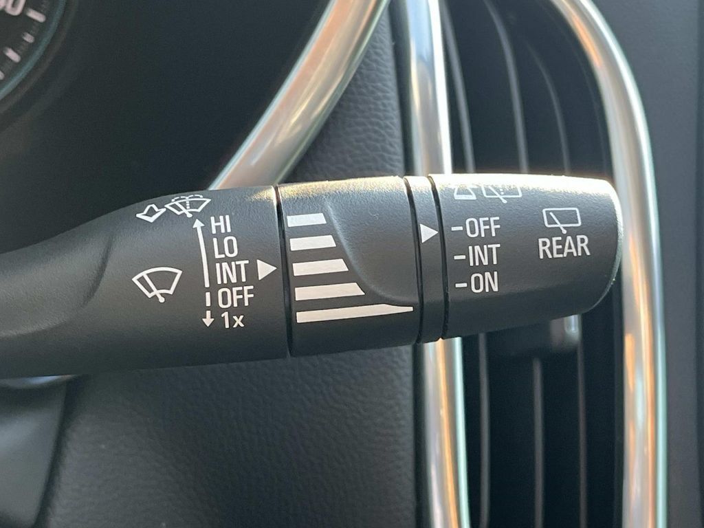 Used 2021 Chevrolet Equinox LT FWD image 45