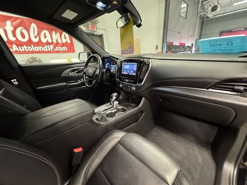 Used 2022 Chevrolet Traverse LT image 11