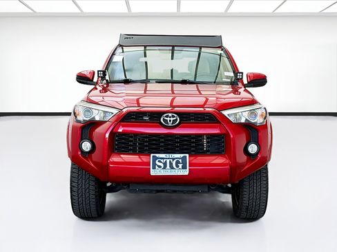 Used 2017 Toyota 4Runner SR5 AWD/4WD image 2