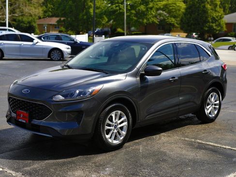 Used 2020 Ford Escape SE FWD image 3
