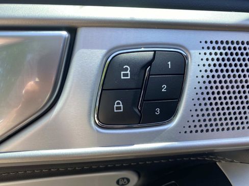 Used 2023 Ford Explorer Limited w/ Limited Technology Package RWD image 22