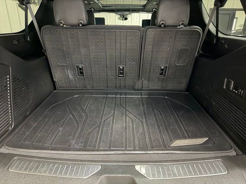 Used 2023 Chevrolet Suburban Premier w/ Advanced Technology Package AWD/4WD image 26