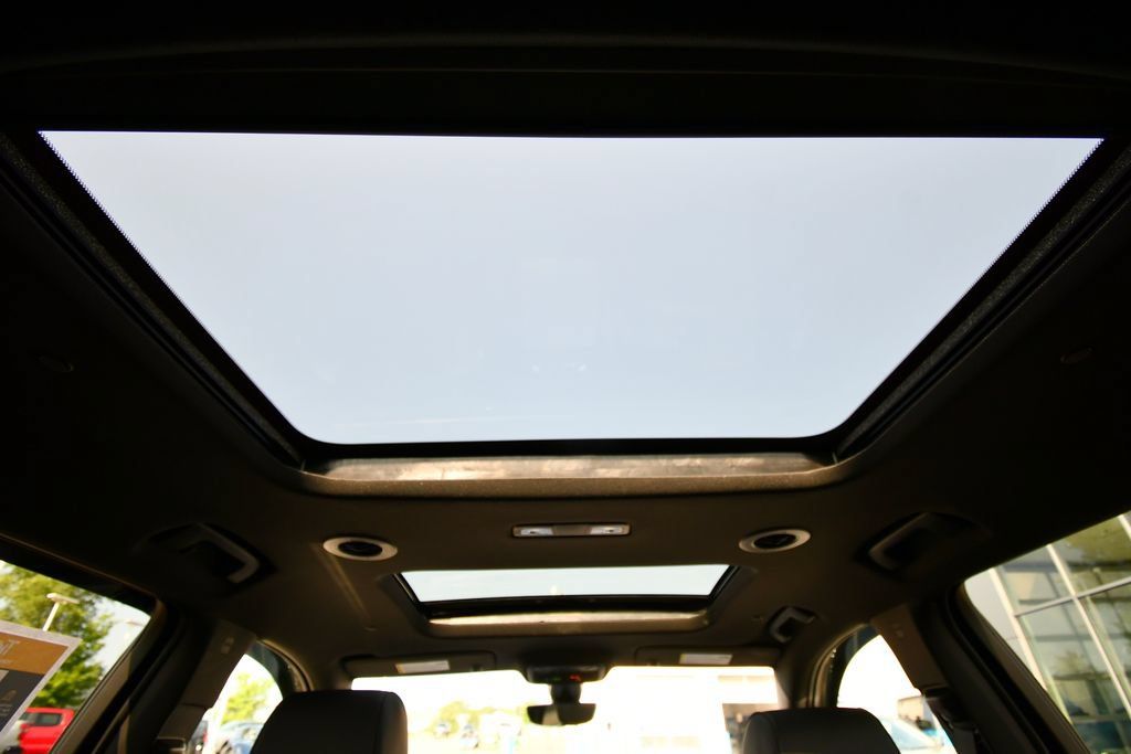 Used 2024 Chevrolet Traverse RS AWD/4WD image 18