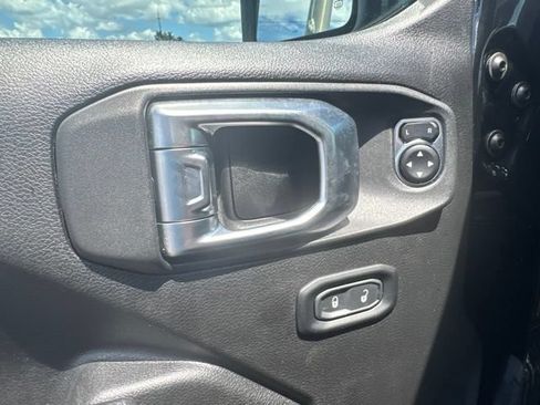 Used 2022 Jeep Gladiator Sport AWD/4WD image 15