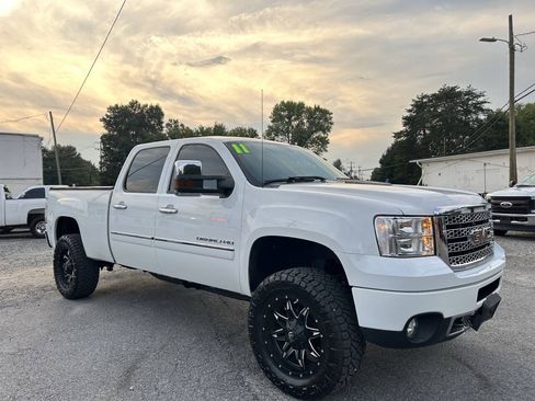 Used 2011 GMC Sierra 2500 Denali w/ LPO, Protection Package AWD/4WD image 4