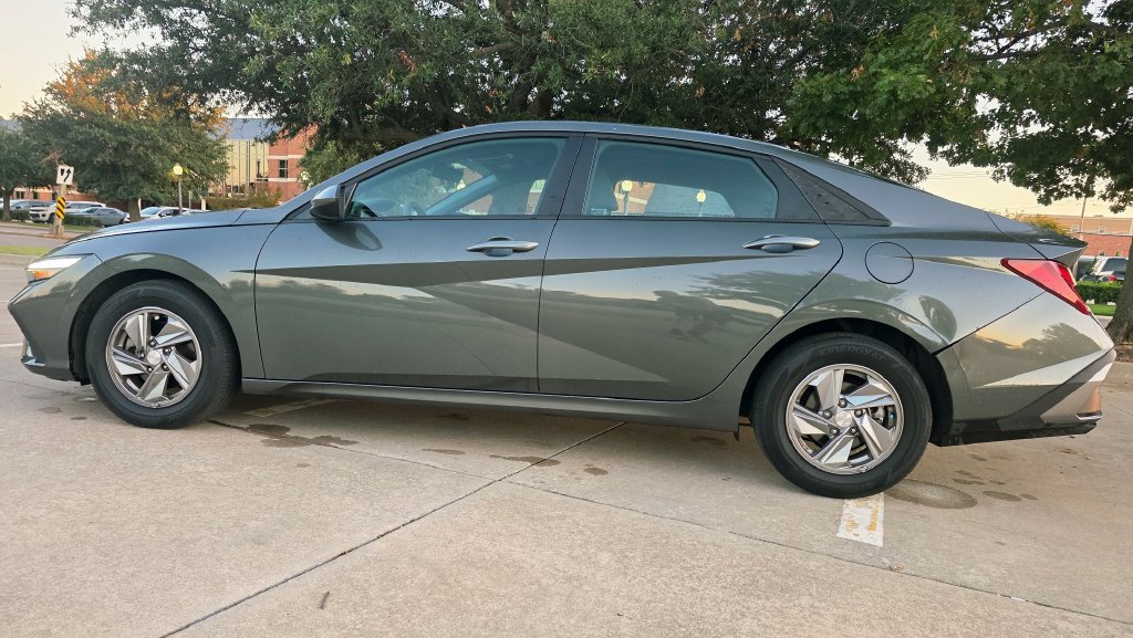Certified 2025 Hyundai Elantra SE FWD image 31