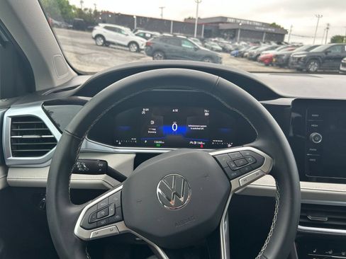 Used 2026 Volkswagen Taos SE FWD image 29