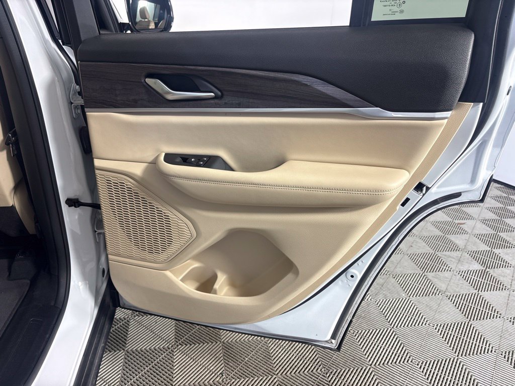 Used 2024 Jeep Grand Cherokee Limited RWD image 20