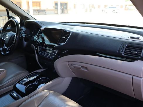 Used 2019 Honda Pilot Touring image 17
