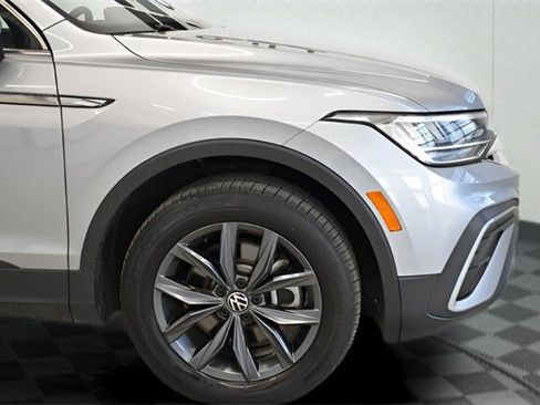 Used 2022 Volkswagen Tiguan SE image 30