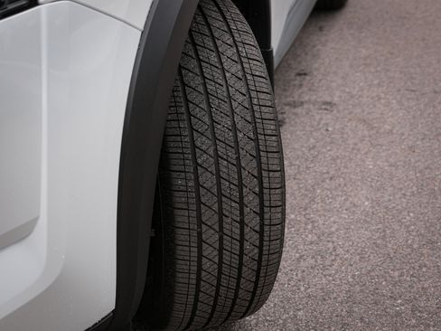 Used 2025 Nissan Pathfinder Platinum image 12