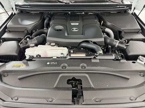 Used 2025 Lexus GX 550 image 11