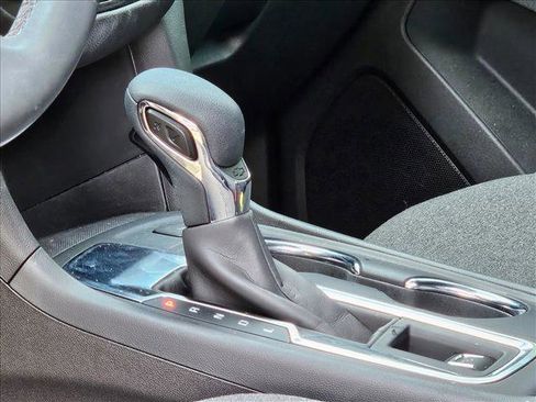 Used 2024 Chevrolet Equinox LT image 10