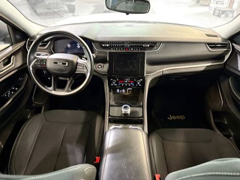 Used 2022 Jeep Grand Cherokee Laredo w/ Luxury Tech Group I image 10