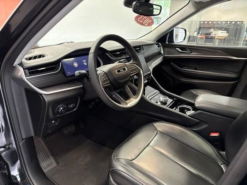 Used 2023 Jeep Grand Cherokee Limited w/ Black Appearance Package AWD/4WD image 29