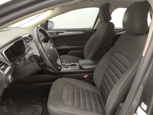 Used 2019 Ford Fusion SE FWD image 17