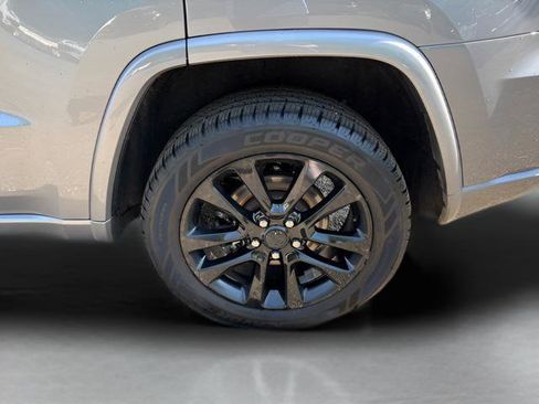 Used 2021 Jeep Grand Cherokee Laredo X AWD/4WD image 24